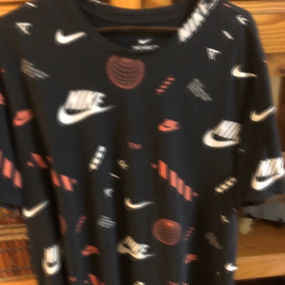 Unique NIke TShirt  30$ free shipping - Picture 1 of 10